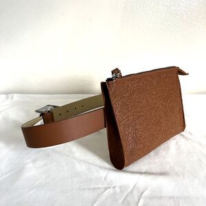 Stone Mountain Western Cowgirl Cowhide Leather Belt Bag, Camel Brown - Size S